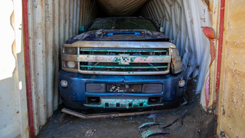 Így néz ki egy Chevrolet Silverado, ami 22 hónapot ázott konténerbe zárva az óceán fenekén