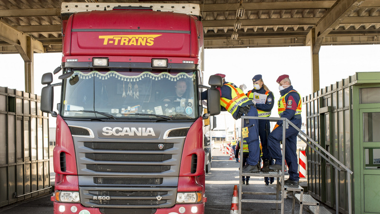 Leprásként kezelik a magyar kamionsofőröket