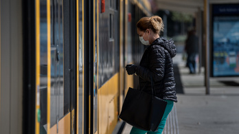 Budapest makes face masks compulsory in shops and on public transport