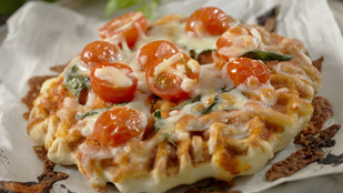 Próbáltad már a gofrit olasz fűszerekkel, olvadt sajttal, mint egy pizzaszeletet?
