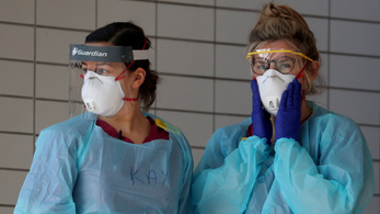 A női NHS-dolgozók veszélyben vannak, mert a maszkokat férfiakra méretezték