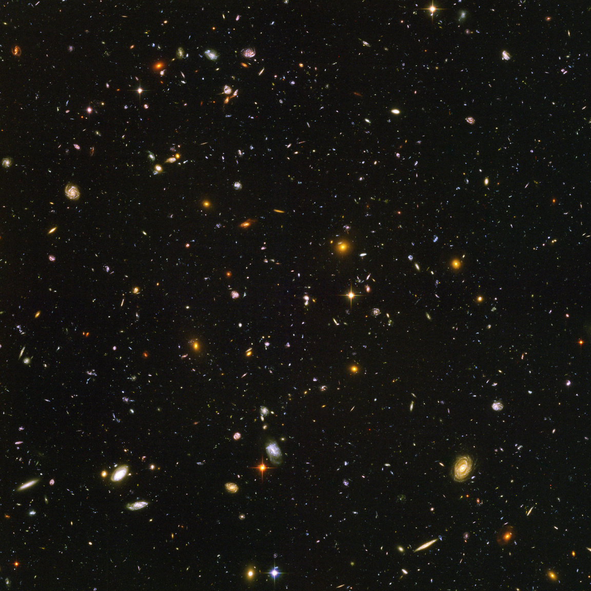 A Hubble talán legfontosabb, legnagyobb hatású felvétele, a Hubble Ultra Deep Field. A kép 2003. szeptember 24 és 2004. január 16. között készült, miközben a Hubble 400-szor kerülte meg a Földet, nyolcszázszor exponálva, összességében több mint 11 napnyi expozíciós idővel. A felvétel különlegessége, hogy a kozmosz egy Földről nézve látszólag üres, kicsiny (egy teleholdnyi) területére irányítva készült a Kemence csillagképben, 11 napig gyűjtögetve az onnan érkező roppant kevés fényt. Az eredmény lenyűgöző: soha korábban nem tapasztalt mélységű és részletességű betekintést nyújt az univerzumunk múltjába. Amit a képen látunk, az szinte kivétel nélkül távoli galaxis (csupán egy maroknyi csillag látható rajta a mi galaxisunkból), a kompozit fotó eredetijén (mert ez itt egy kicsinyített  verzió ugyebár) csaknem tízezer galaxis számoltak össze a kutatók. A galaxisok némelyike (nagyjából száz kicsiny vöröses pont) több milliárd fényévre van tőlünk, és az univerzum fiatalkori, 800 millió évvel keletkezése utáni állapotáról mesélnek, míg a közelebbi, nagyobb és fényesebb, határozott galaxisformájú csillagvárosok már egy jóval öregebb, 13 milliárd éves univerzumról adnak képet. Az egész felvétel olyan, mintha egy szívószálon át kukucskálnánk a kozmosz legmélyére.