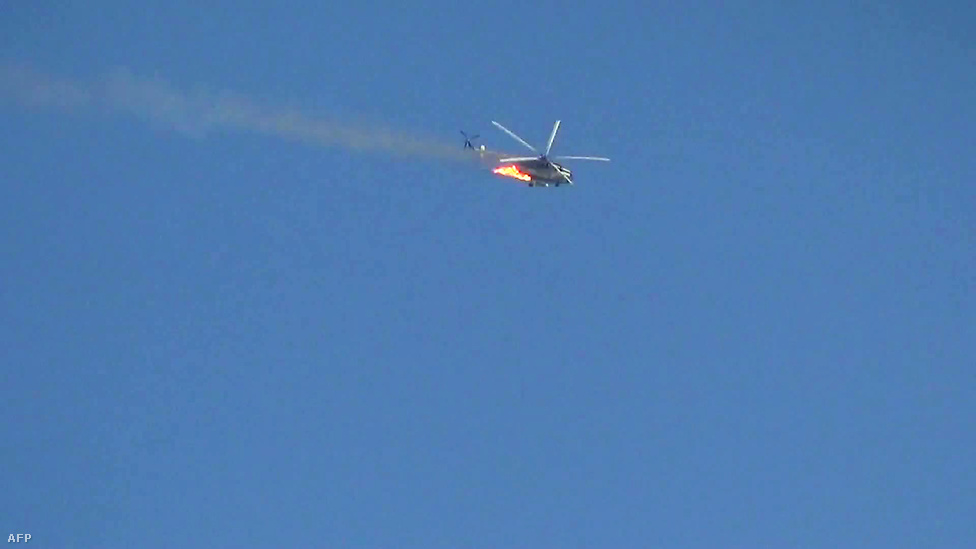 A felkelők állítása szerint ők lőtték le azt a harci helikoptert, amely Damaszkusz Kabun negyedében csapódott be. Az állami tévé is megerősítette, hogy egy helikopter lezuhant a főváros felett, azt ugyanakkor nem pontosította, hogy a felkelők lőtték-e le a gépet.