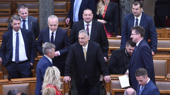 Gyurcsány szerint a Fidesz ma ünnepet hazudva tort ült a köztársaság sírjánál a parlamentben