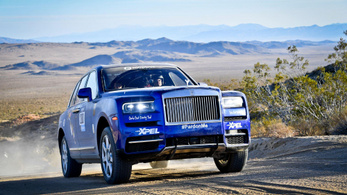 Sivatagi ralira vitték a Rolls Royce Cullinant