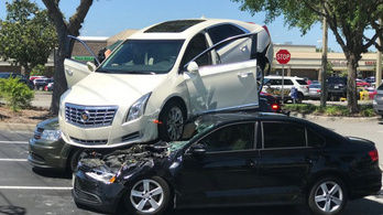 Elképesztő milyen balesetet okozott egy idős férfi Cadillacjével