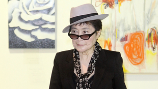 Ékszerkollekciót tervezett Yoko Ono a Swarovskinak