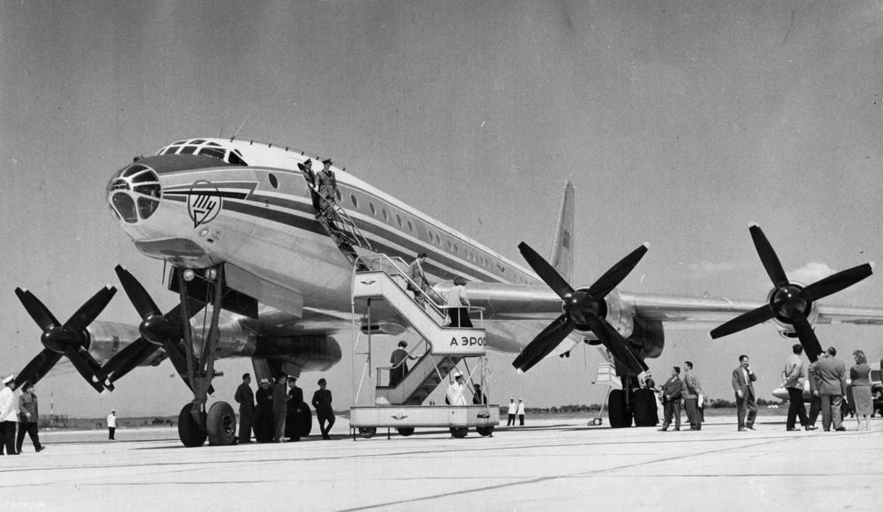 Az Aeroflot szovjet állami légitársaság Tupoljev Tu-114 típusú, nagy hatótávolságú utasszállító repülőgépe 1959. június 5-én leszállt Budapesten is. A gép a Párizs melletti Le Bourget-i repülőkiállításra tartott, és nagy lelkesedéssel fogadták hazánkban is. 