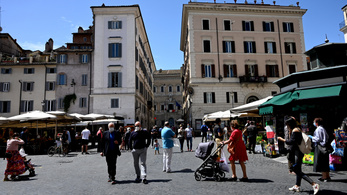 Kiözönlöttek otthonaikból az olaszok az első szabad hétvégén