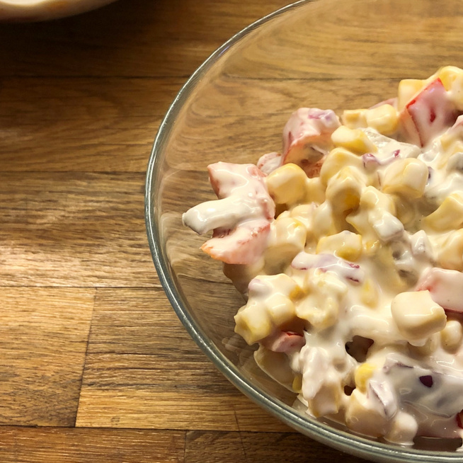 Krémes kukoricasaláta joghurttal és majonézzel – Hús mellé tökéletes köret