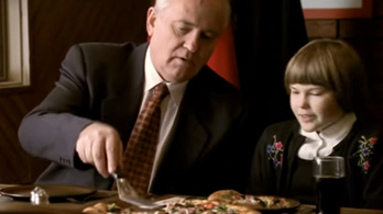 Az utolsó szovjet pártfőtitkár szerepelt egy Pizza Hut-reklámban