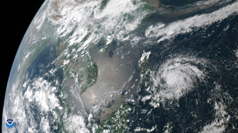190 km/órás széllökésekkel érkezett meg az év első tájfunja a Fülöp-szigetekre