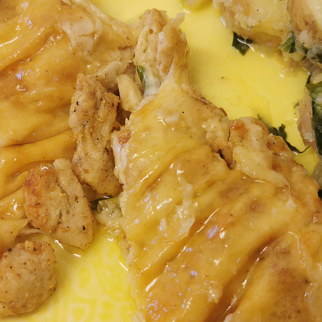 Serpenyős csirkemell nyúlós sajtba bújtatva – Gyorsan kész van és nagyon finom