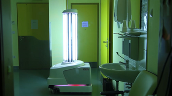A koronavírust is elpusztító önjáró robot fertőtlenít a Semmelweis Egyetemen