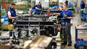 Közel 20 százalékos elbocsátás, gyárbezárások jönnek a Rolls-Royce-nál