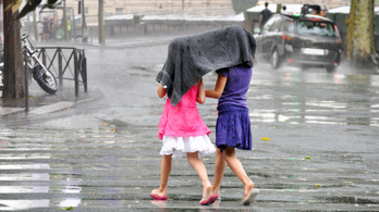 Az emberiség nagy kérdése: esőben futva vagy sétálva ázunk el kevésbé?