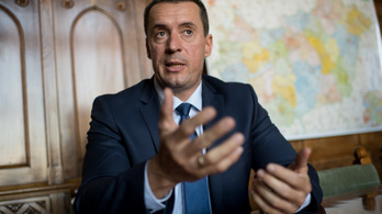 Bár a Jobbik visszahívná, Sneider nem mond le a parlamenti alelnökségről