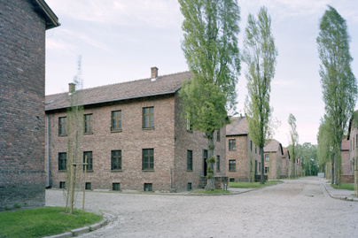 Elrejtett tárgyakat találtak Auschwitz egyik blokkjának kéményében: a rabok hagyhatták ott