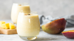 Ez a mangós-joghurtos smoothie tökéletes, ha nem vagy a nagy reggelik híve