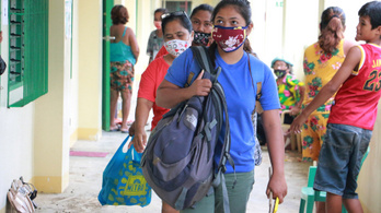 Amíg nincs vakcina, addig nem nyitják újra az iskolákat a Fülöp-szigeteken