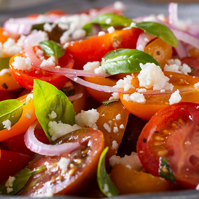 Színes koktélparadicsomból készül a legfinomabb saláta – Grillhúsok mellé kötelező