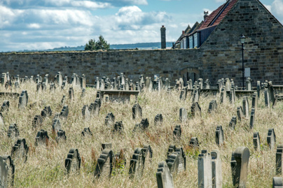 A 12. századi vámpírtörténet, ami megváltoztatta a helyi temetkezést: épségben megmaradt a test a koporsóban