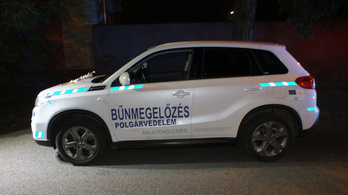 Fegyházat kérnek a Balaton-parti dílerekre, akik a bűnmegelőzés feliratú autóval vitték a drogot