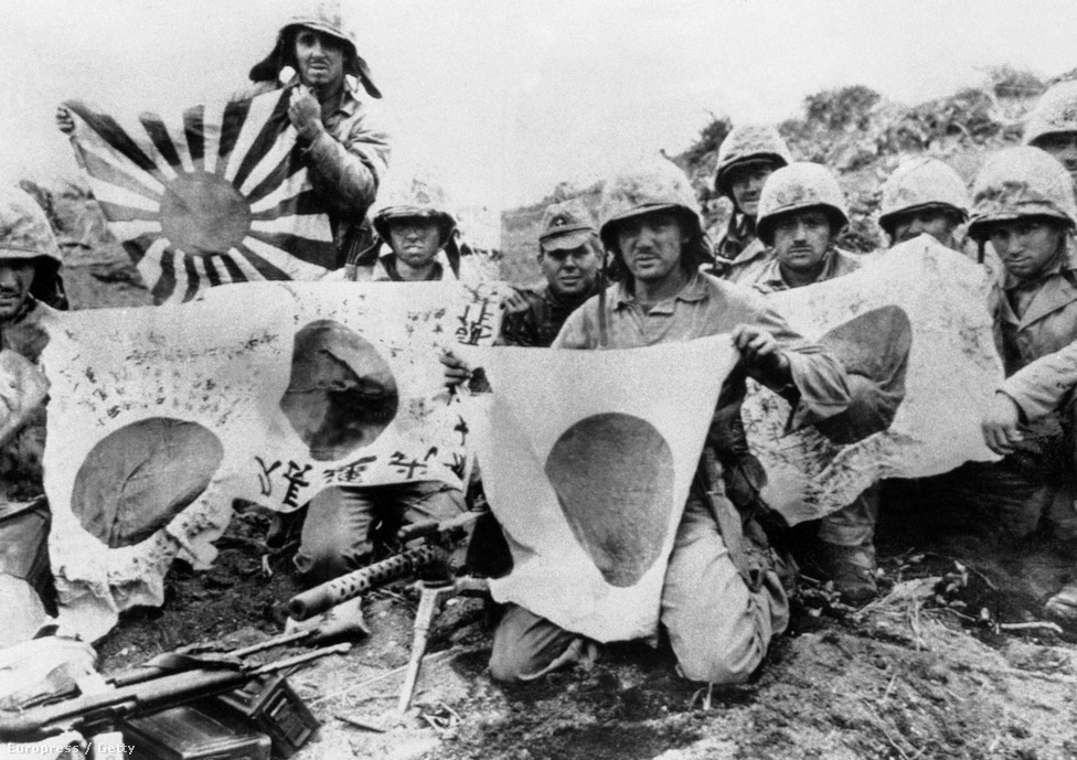 1945. február 23. Iwo Jima bevétele után. A sziget elfoglalása a csendes-óceáni háború kulcsfontosságú eseménye volt. Repülőteréről könnyen el tudták érni a B-29-esek Japánt.