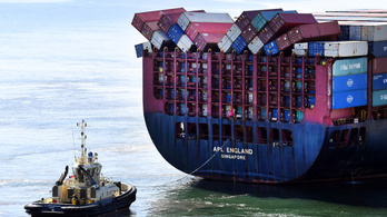 Szájmaszkokat sodort partra az óceán Ausztráliában, miután 40 konténer leesett egy teherhajóról
