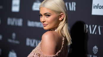 A sminkmágnás celeb Kylie Jenner csak bekamuzta, hogy gazdagabb, mint Mészáros Lőrinc