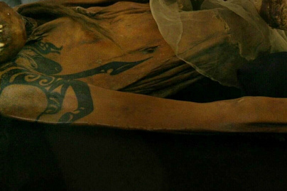 A több ezer éve megfagyott hercegnőn ősrégi tetoválás díszeleg - Különös formájú alkotásokat találtak a bőrén