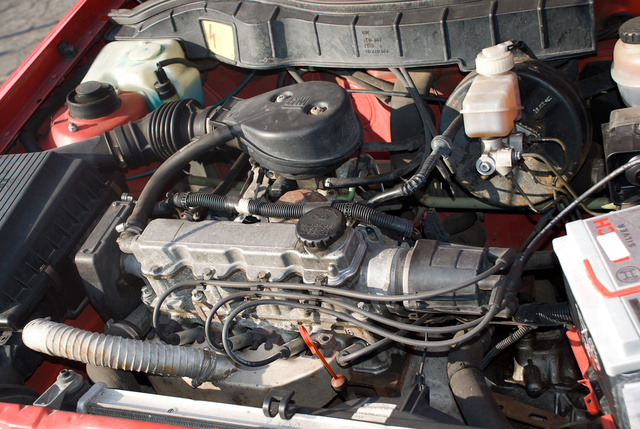 1992-ben az egyetlen motor, amivel itthon árulták az Astrát, ez az 1,6-os, 75 lóerős volt