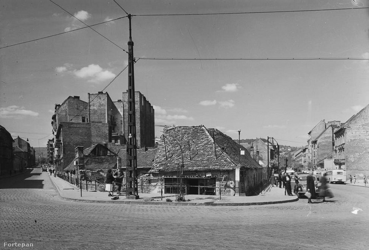 Széna tér (Mammut I helye) az ötvenes években. Jobbra a Lövőház utca, amelynek jobb oldalán a majdani Afit-szerviz