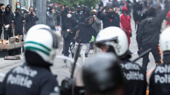 Vízágyút is bevetettek a belga rendőrök a tüntetőkkel szemben Brüsszelben