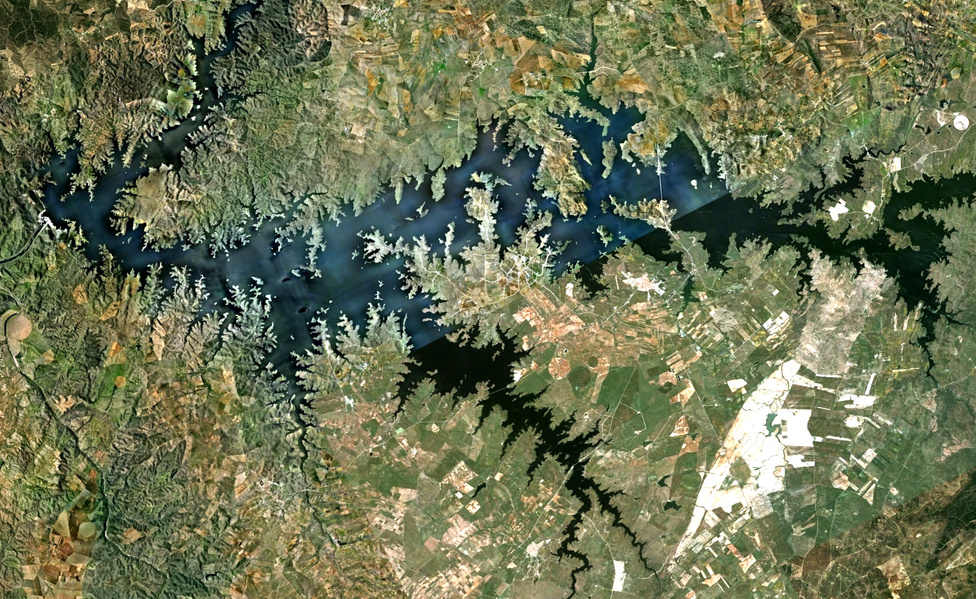 A Google Earth alkalmazáson kereste szállodáját Paul Bourke ausztrál matematikus amikor az első, műholdképen jól látszó fraktálra bukkant 2010-ben.