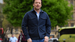 Jamie Oliver étteremlánca 32 milliárd forintnyi adóssággal csődölt be