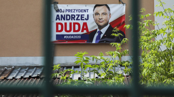 Andrzej Duda melegellenes kampányáról ír a BBC