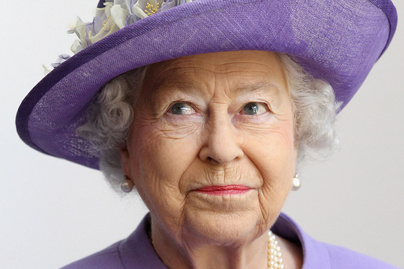 Erzsébet királynő ilyet még sosem tett - 68 éves uralkodása alatt erre nem volt példa