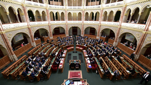 Parlamenti javaslat készült a képviselők kötelező oltásáról