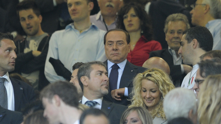 Berlusconinak még mindig a foci = hatalom