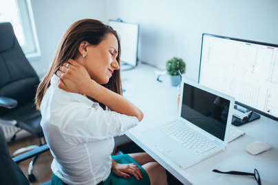 Izomrövidülés is állhat az állandó fejfájás hátterében: kulcsfontosságú az óvatos nyújtás