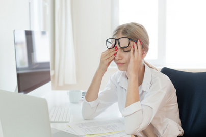 Fejfájás nélkül is jelentkezhet migrén: tünetek, amikkel érdemes orvoshoz fordulni