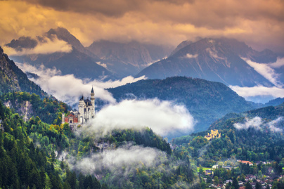 Csipkerózsika kastélya gyönyörű a valóságban: hatalmas hegyek ölelik körbe a Neuschwansteint