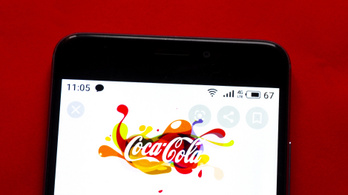 A Coca-Cola befagyasztja a hirdetéseit az összes közösségi platformon