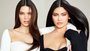 Annyira túlfolyt a photoshop a Jenner nővérek fotóján, hogy nehéz megállapítani, ki kicsoda
