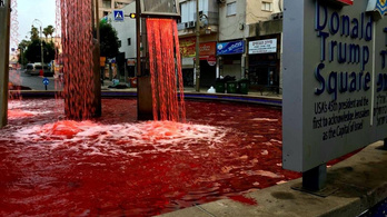 Vérvörösre festették tiltakozók egy Trump téri szökőkút vizét Izraelben