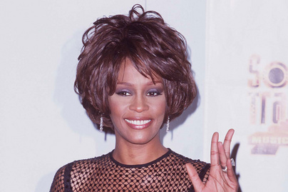 Whitney Houston ma ünnepelné 58. születésnapját: csokorba szedtük legszebb estélyi ruháit
