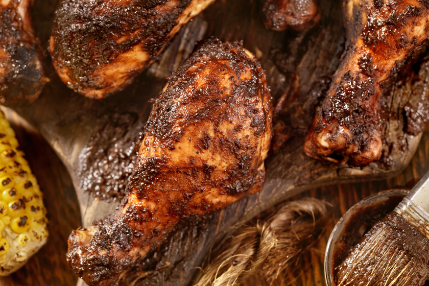 Csípősre pácolt csirkecombok a grillre: a jalapenótól nagyon karakteres lesz