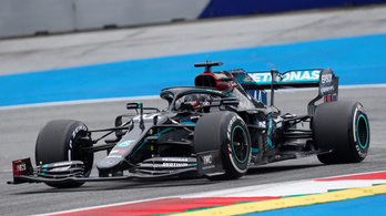 Hamilton nagyon veri a mezőnyt az osztrák edzésen, hasít a pink Mercedes