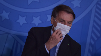 Bolsonaro koronavírusos tüneteket mutat
